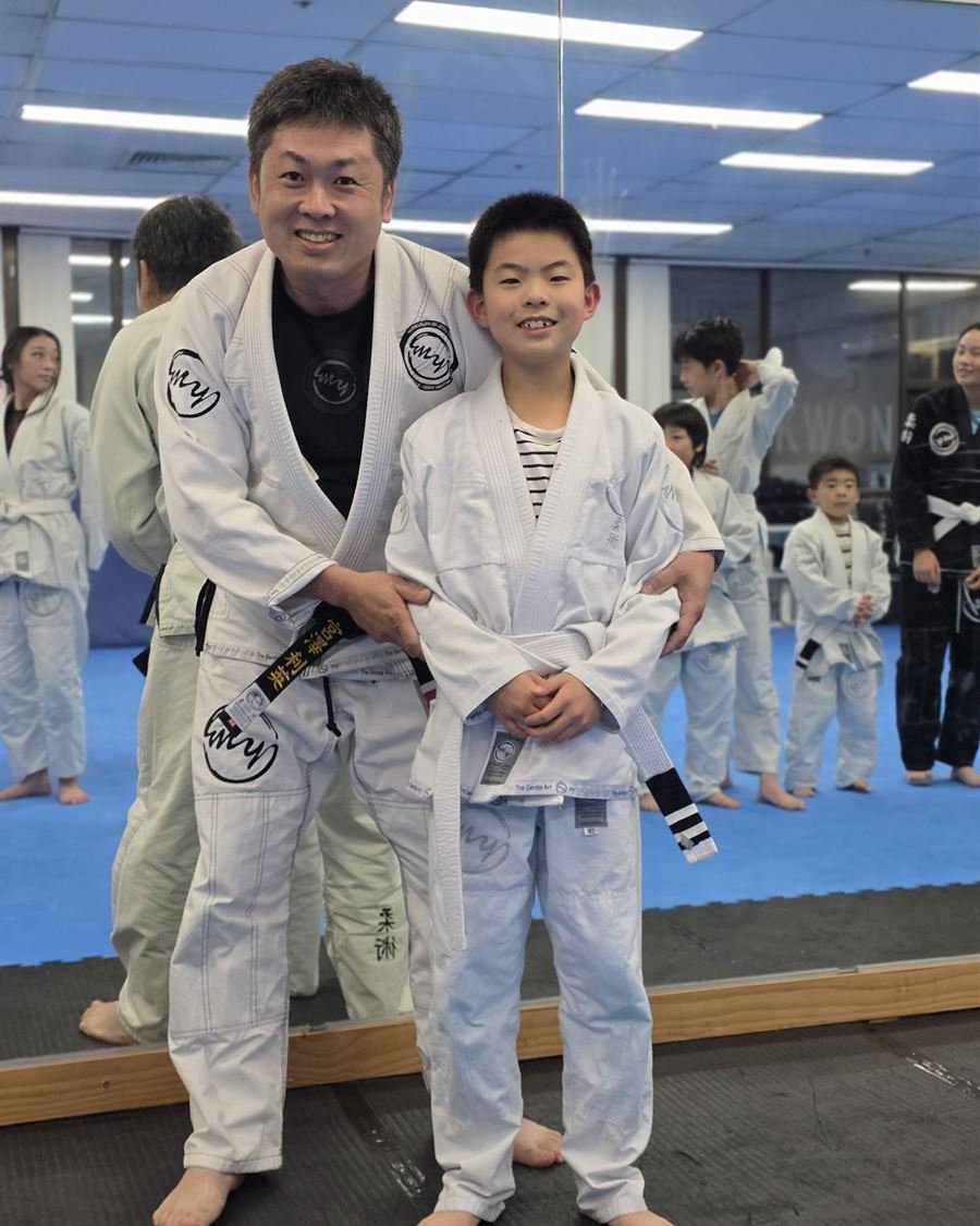 Toshi presenting a student with a new belt